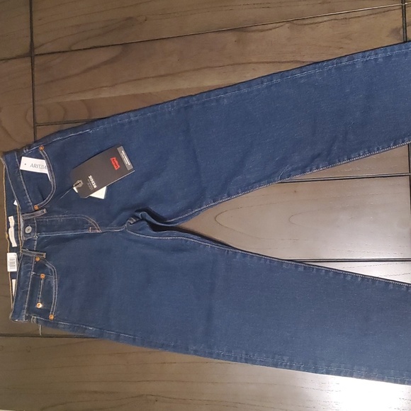 ARITZIA Levi's Wedgie High Rise Tapered Leg, Dark Wash, 27 NWTs - Picture 7 of 8